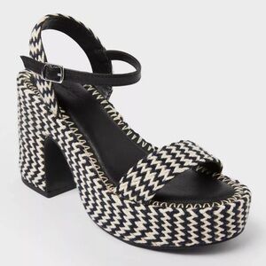 Universal Thread Black and Cream Platform Sandals